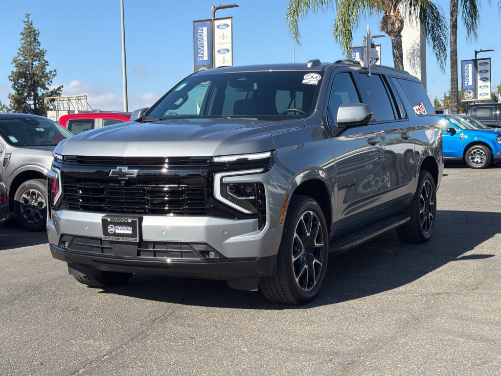 Used 2026 Chevrolet Suburban RST RWD image 5