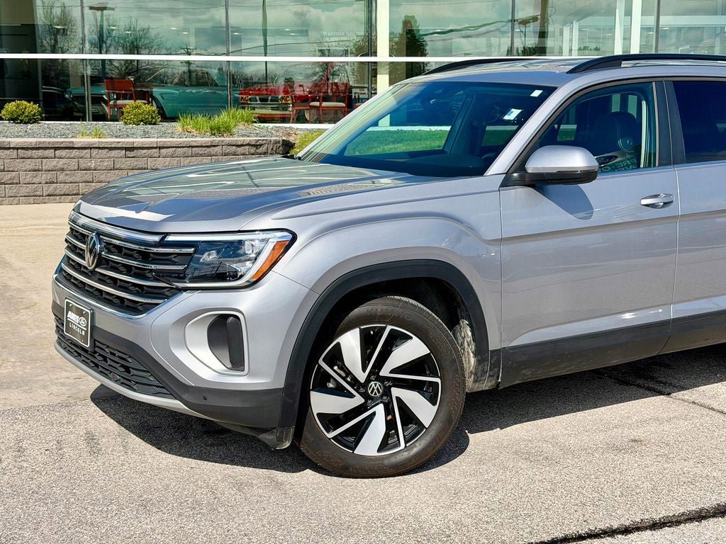 Used 2025 Volkswagen Atlas SE AWD/4WD image 7