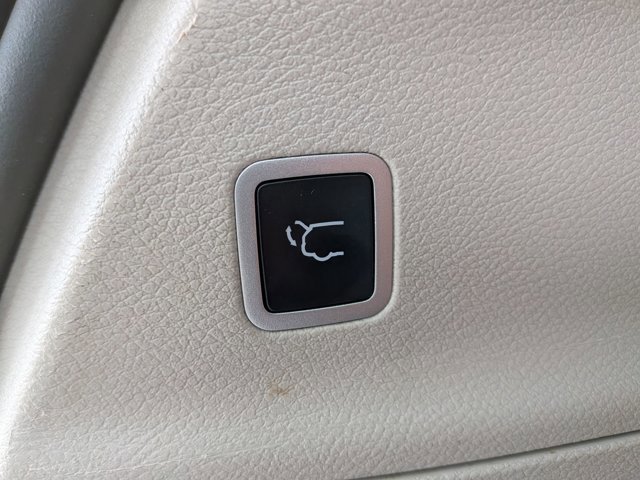 Used 2023 Chrysler Pacifica Touring-L FWD image 26