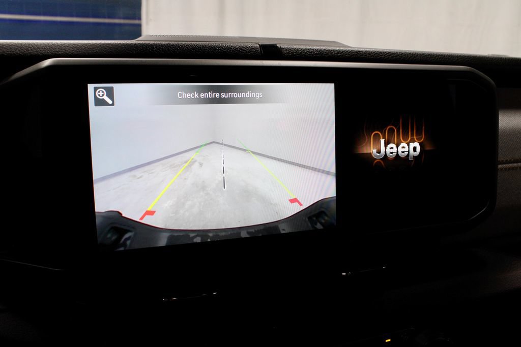 Used 2024 Jeep Gladiator Sport AWD/4WD image 2