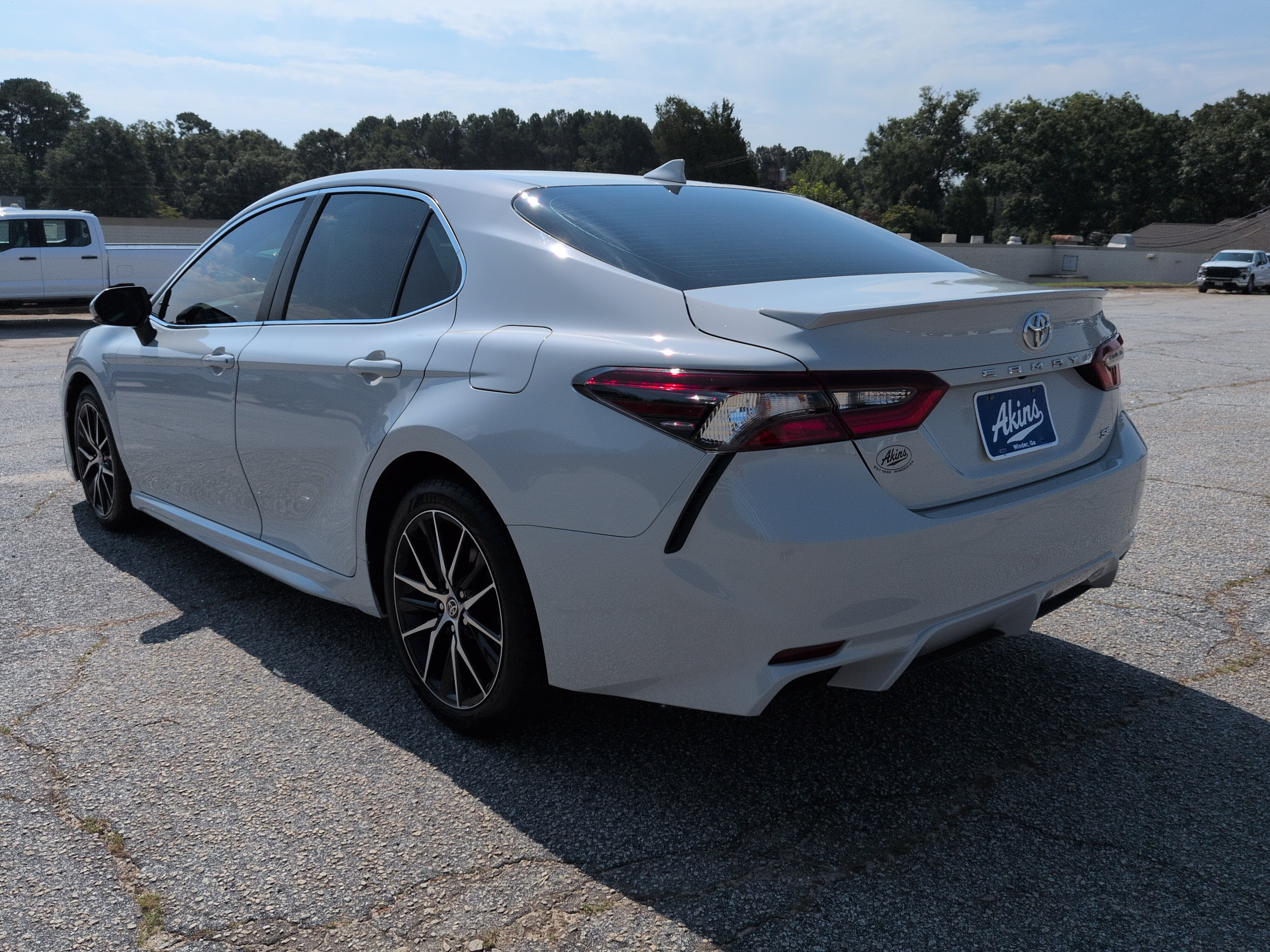 Used 2023 Toyota Camry SE FWD image 5