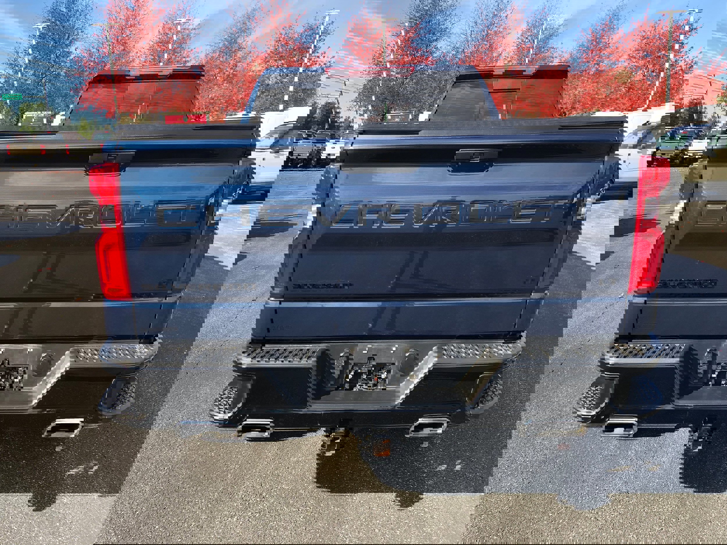 Used 2021 Chevrolet Silverado 1500 LT Trail Boss w/ Convenience Package II image 3