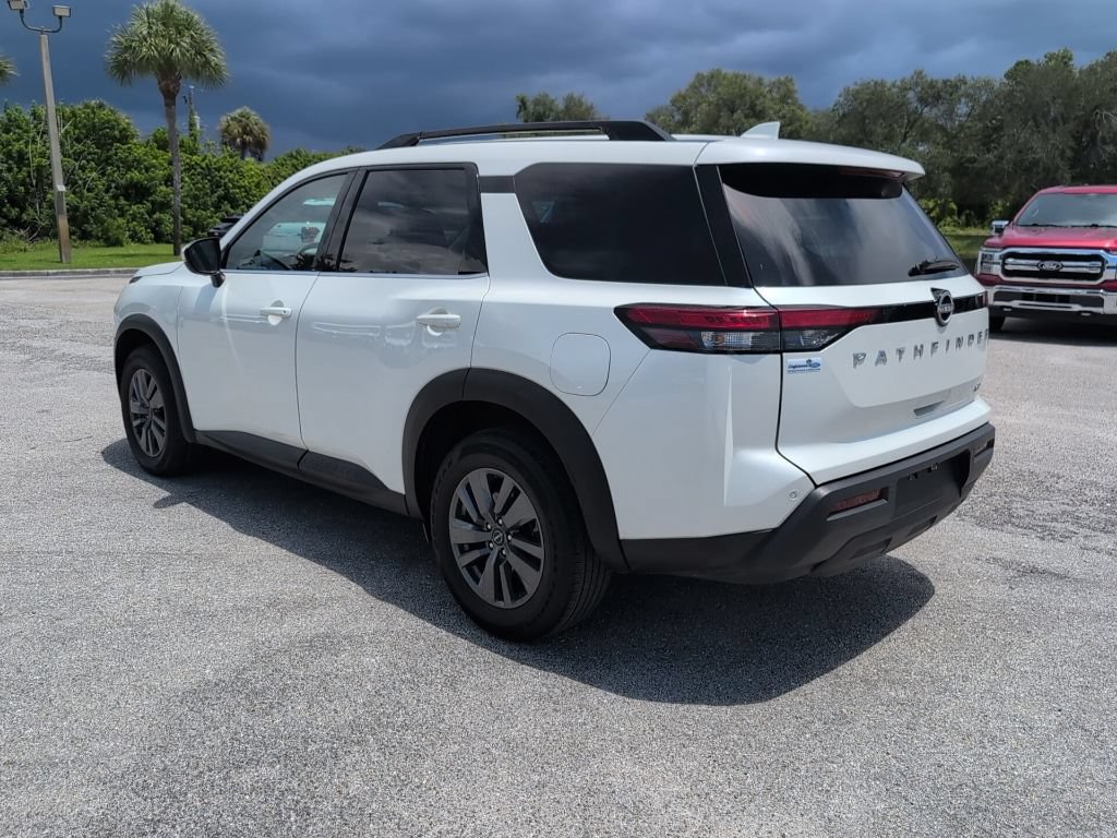 Used 2024 Nissan Pathfinder SV FWD image 5