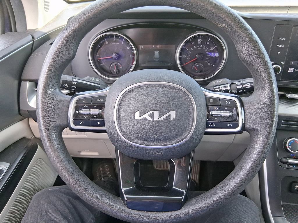 Used 2023 Kia Carnival LX image 25