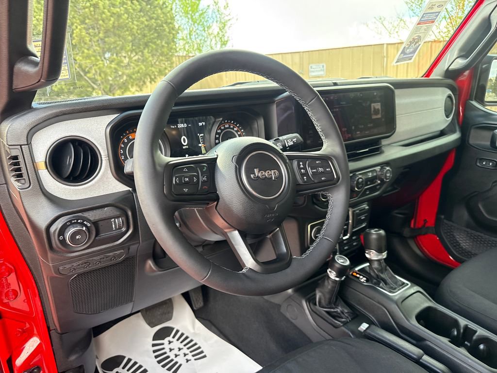 Used 2025 Jeep Wrangler Unlimited Sport AWD/4WD image 15