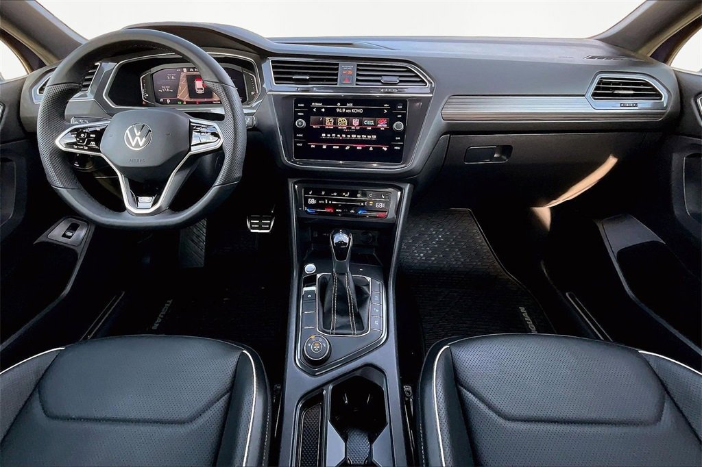 Used 2022 Volkswagen Tiguan SEL R-Line image 16