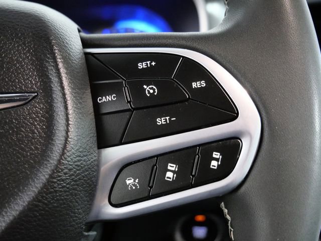 Used 2025 Chrysler Pacifica Select image 22