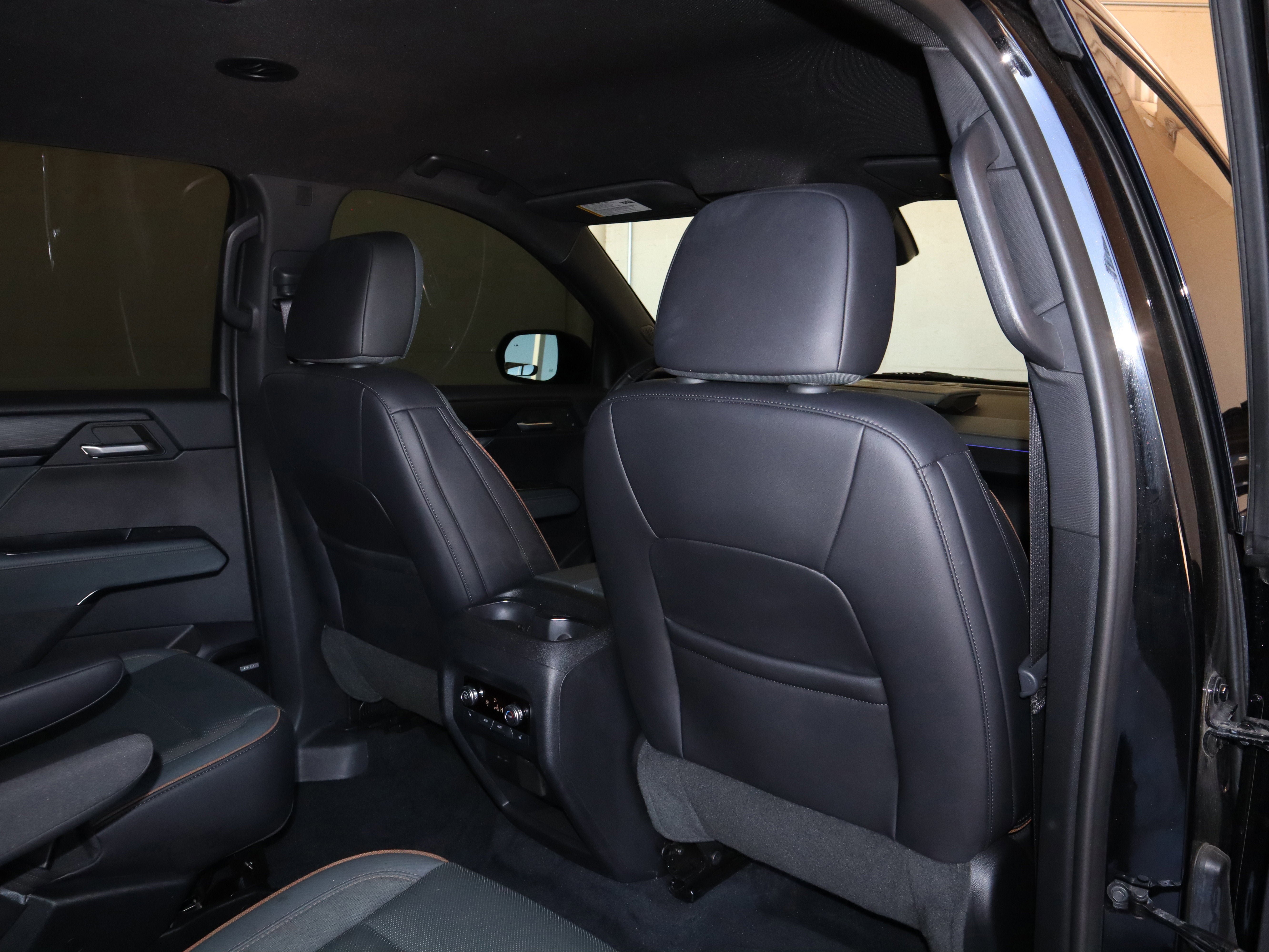 Used 2024 GMC Acadia AT4 w/ Luxury Package AWD/4WD image 43
