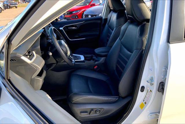 Used 2021 Toyota RAV4 XLE Premium image 9