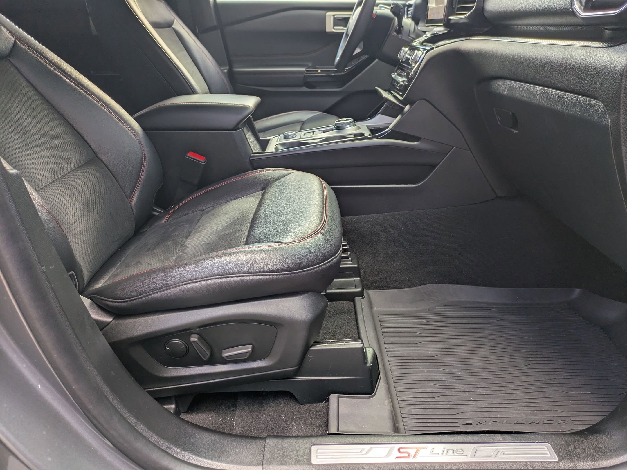 Certified 2024 Ford Explorer ST-Line w/ Class IV Trailer Tow Package image 41