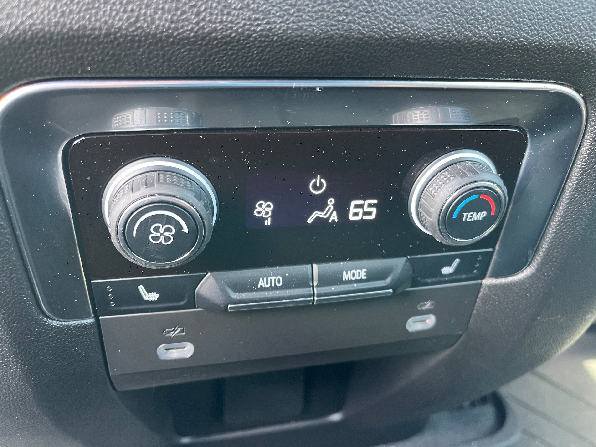 Used 2024 Chevrolet Suburban High Country AWD/4WD image 9