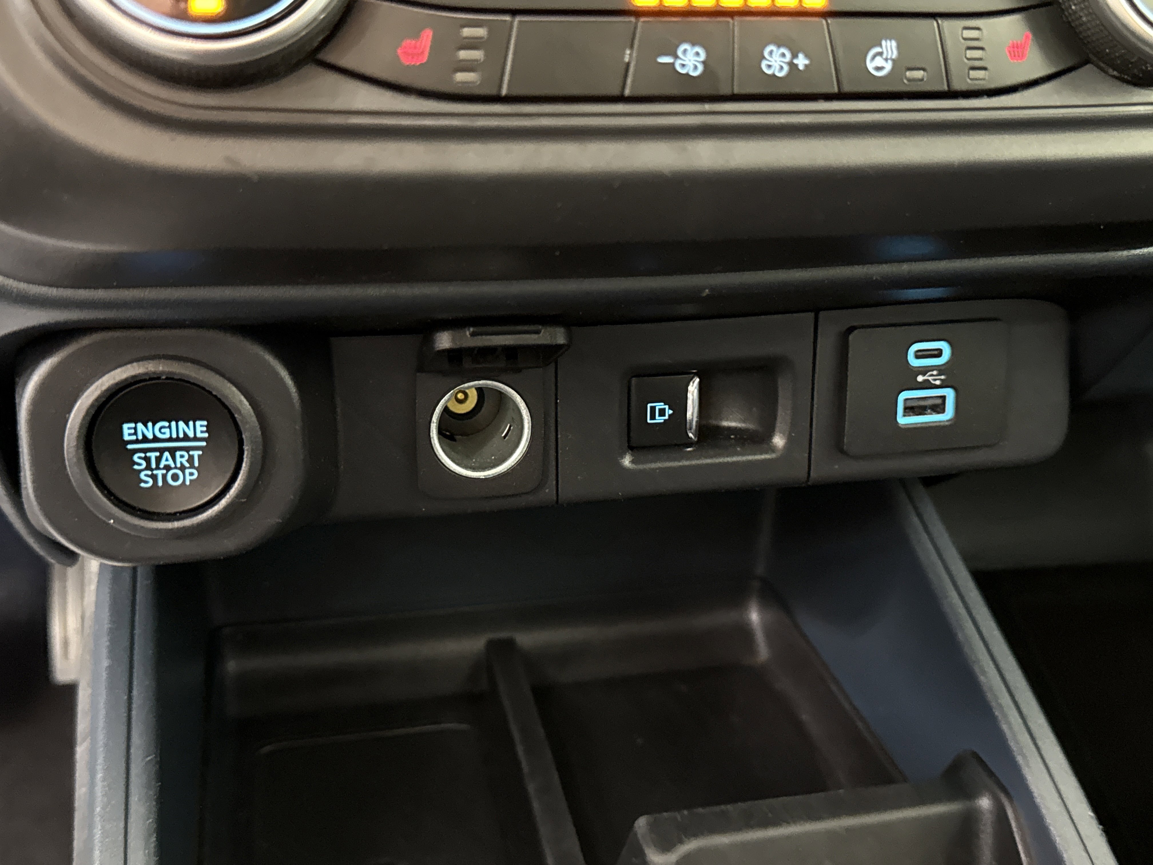 Certified 2024 Ford Maverick Lariat w/ Black Appearance Package FWD image 28