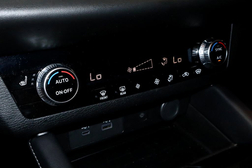 Used 2024 Mitsubishi Outlander SE Black Edition AWD/4WD image 32