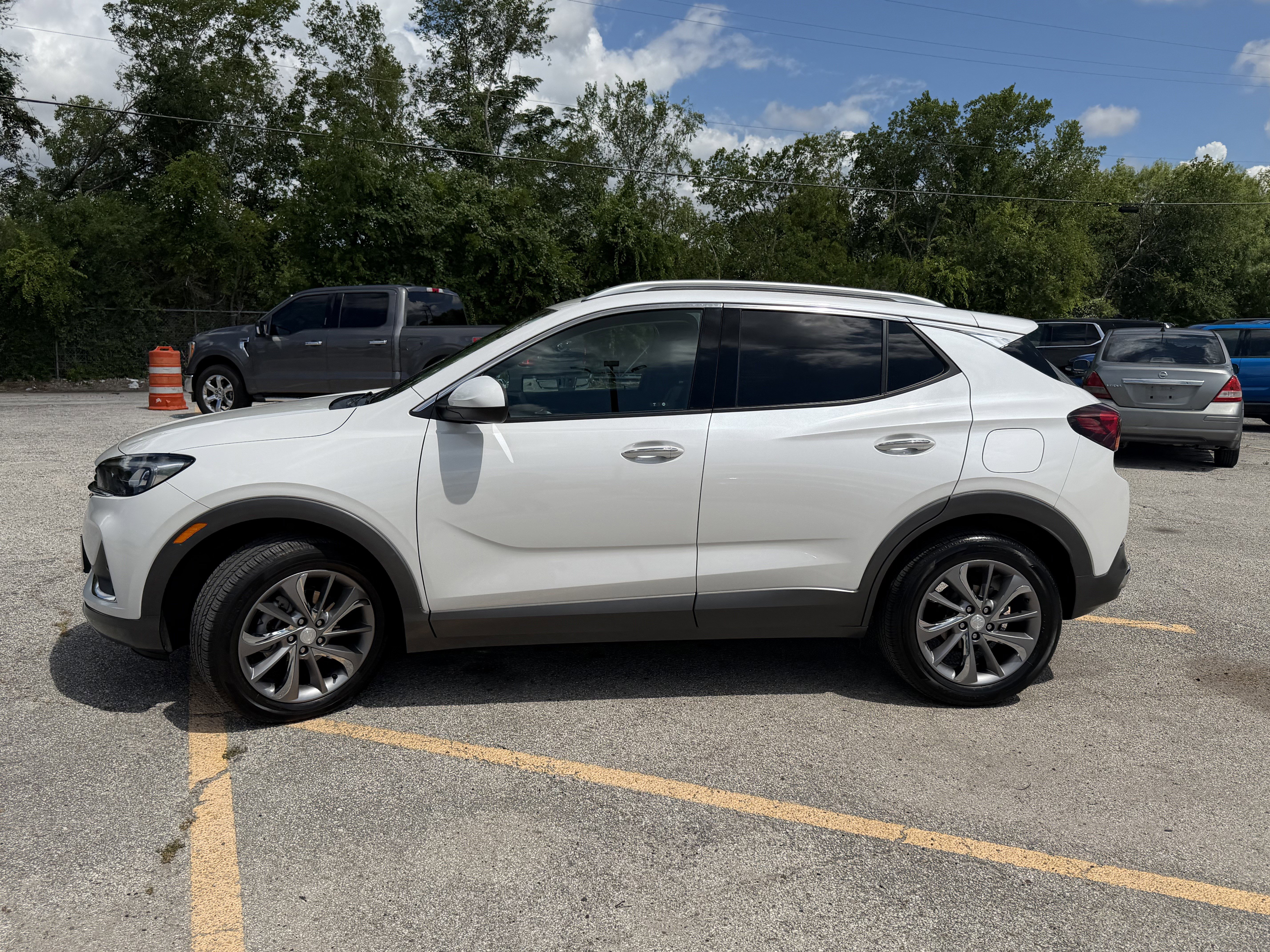 Used 2023 Buick Encore GX Essence w/ Experience Buick Package FWD image 11