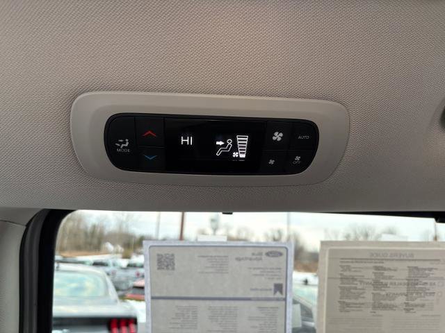 Used 2024 Chrysler Pacifica Touring-L image 31