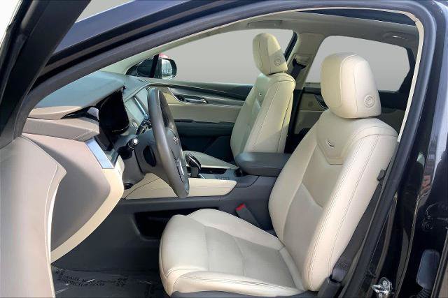 Used 2018 Cadillac XT5 Luxury w/ Driver Awareness Package AWD/4WD image 9