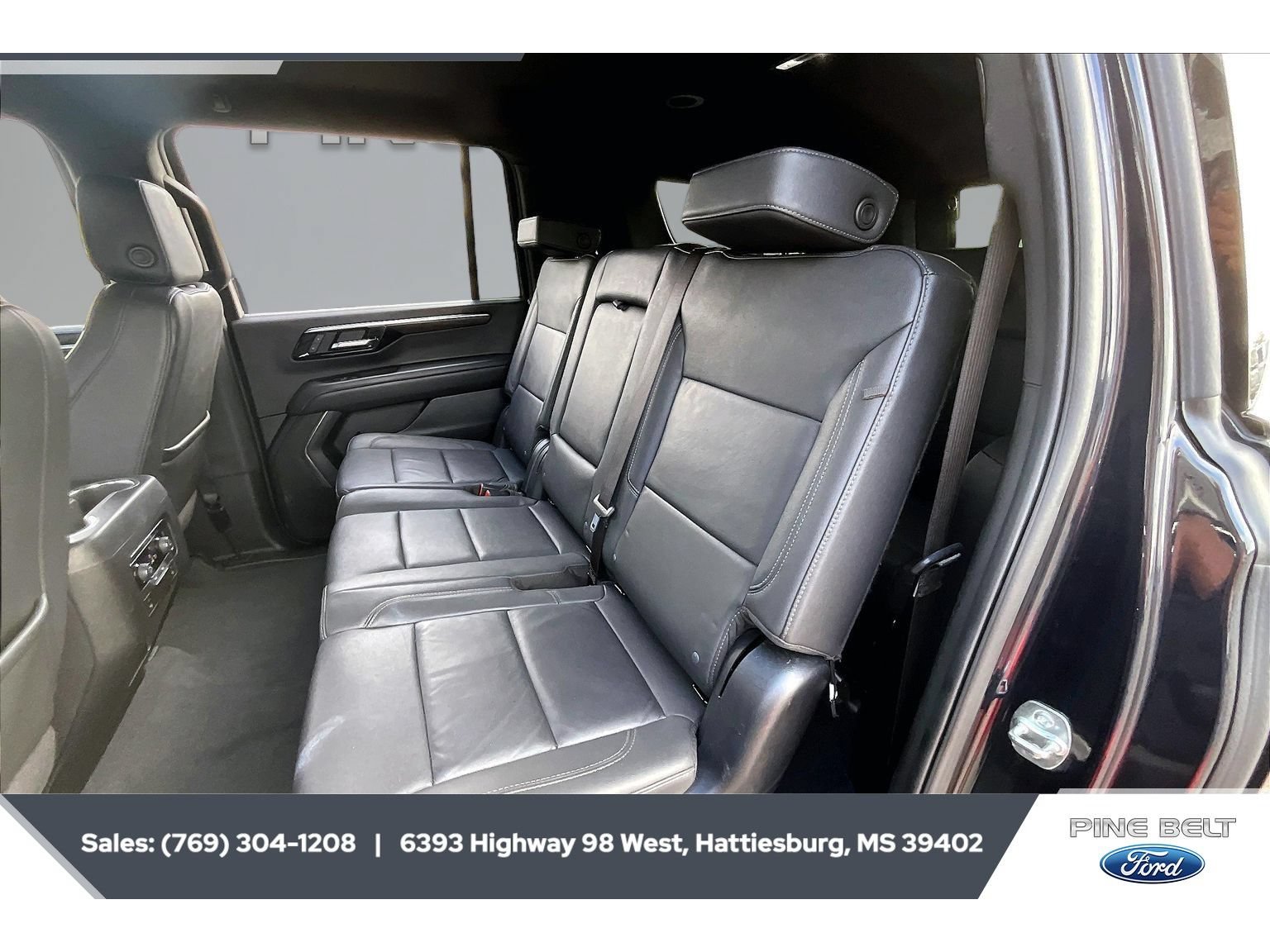Used 2025 Chevrolet Suburban LT RWD image 19
