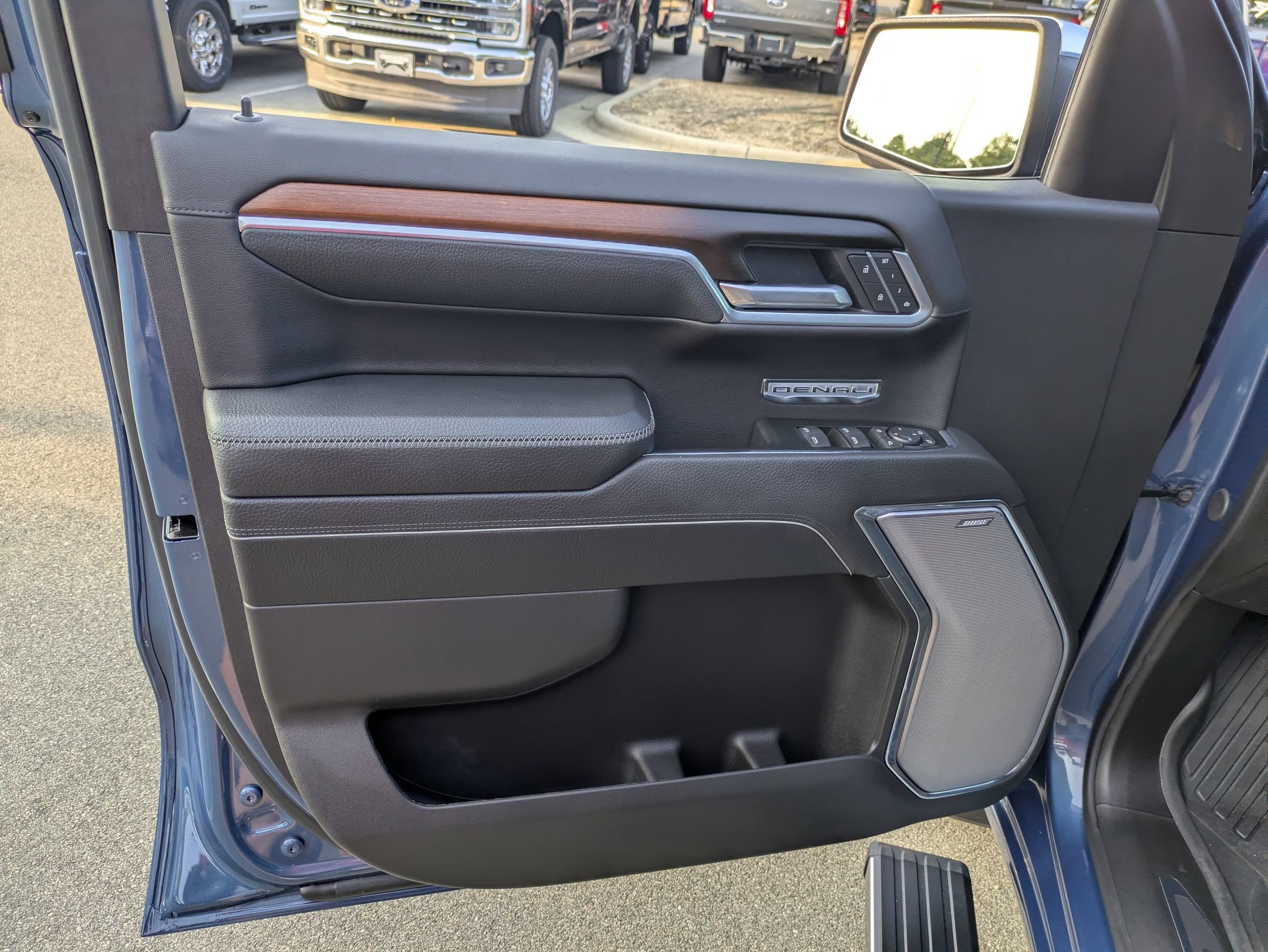 Used 2026 GMC Sierra 1500 Denali w/ Denali Reserve Package AWD/4WD image 16