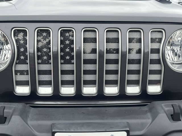 Used 2018 Jeep Wrangler Unlimited Sahara AWD/4WD image 11