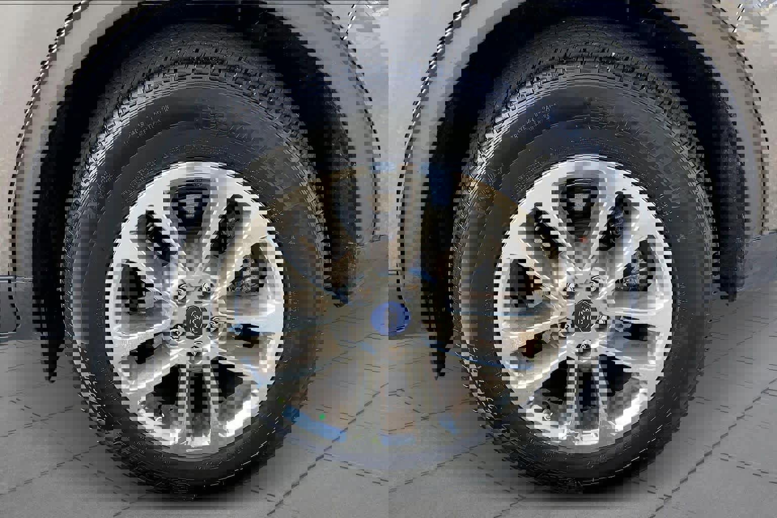 Certified 2020 Ford Escape SE image 9