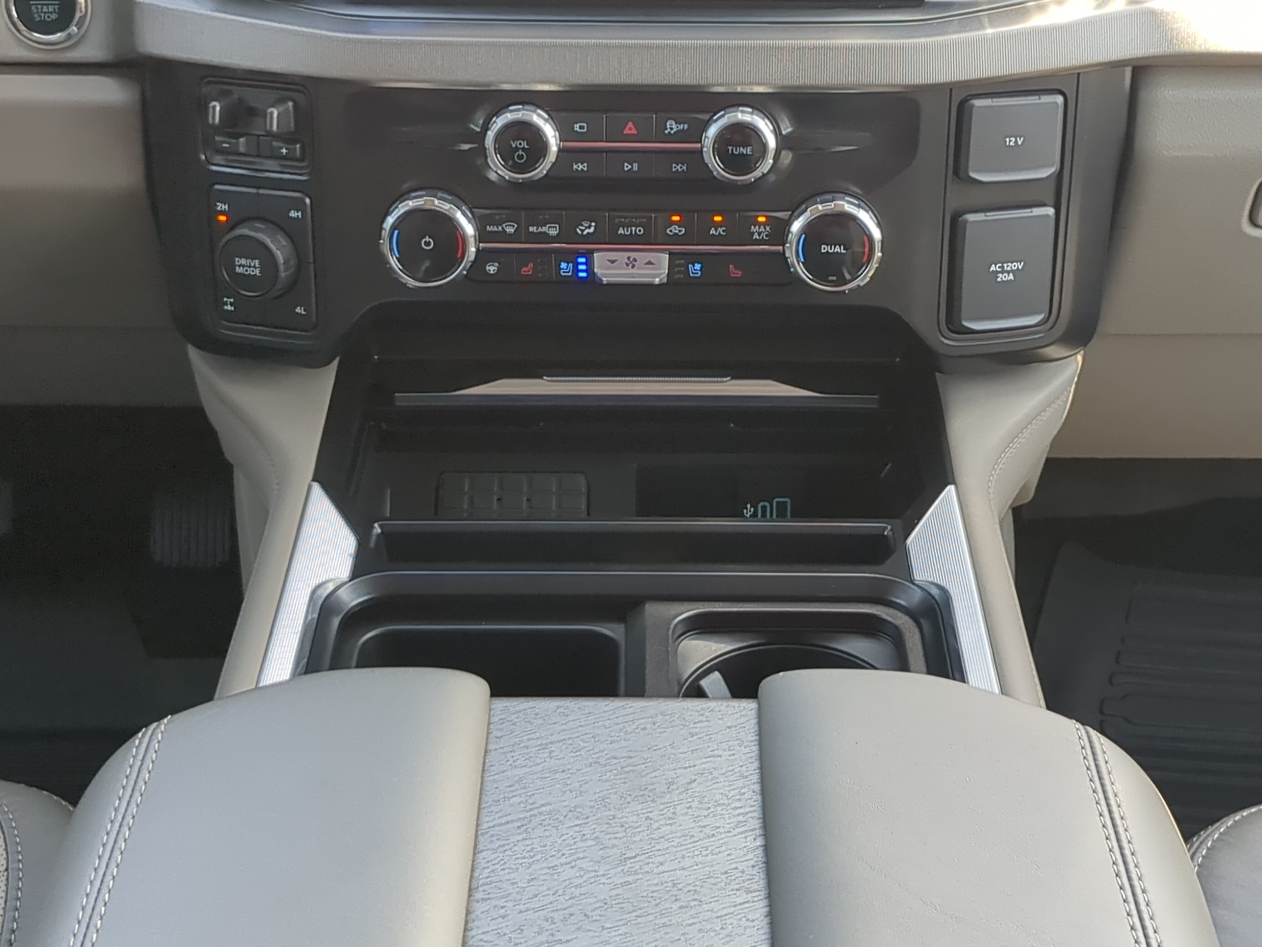 Certified 2026 Ford F250 Platinum w/ Platinum Plus Package AWD/4WD image 17