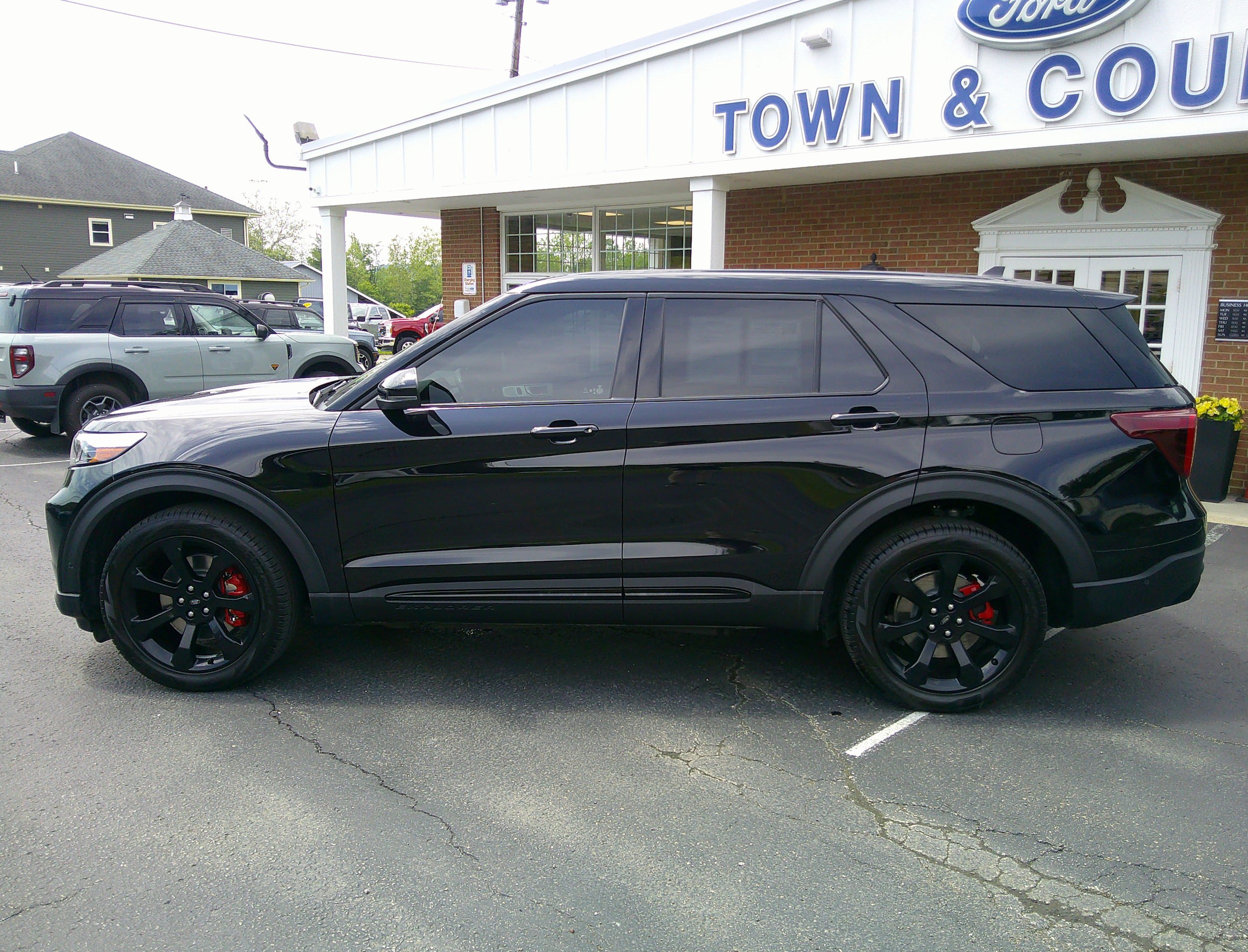 Certified 2022 Ford Explorer ST w/ Equipment Group 401A AWD/4WD image 9