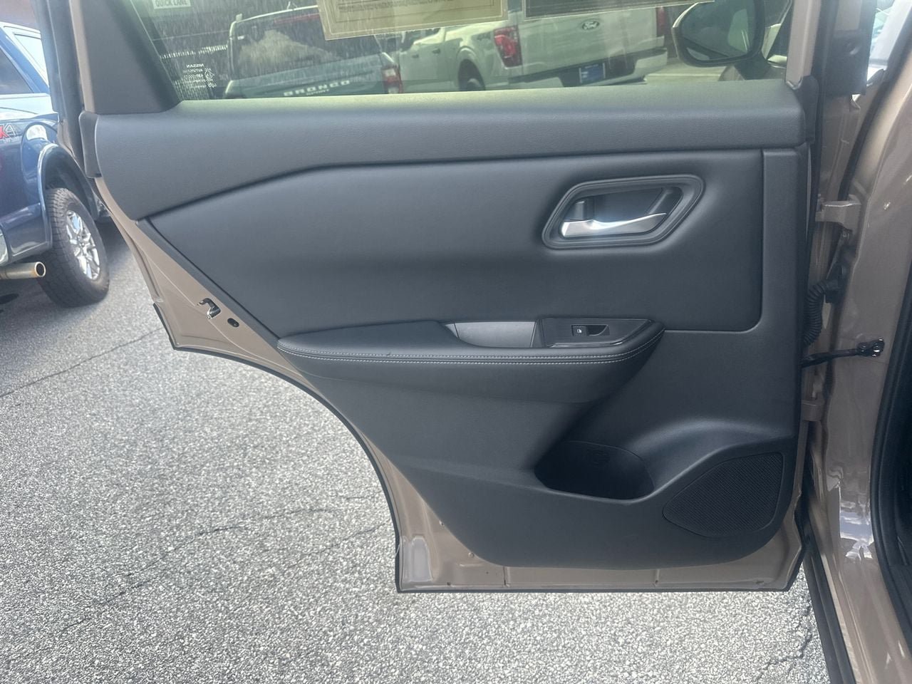 Used 2025 Nissan Rogue SV AWD/4WD image 24