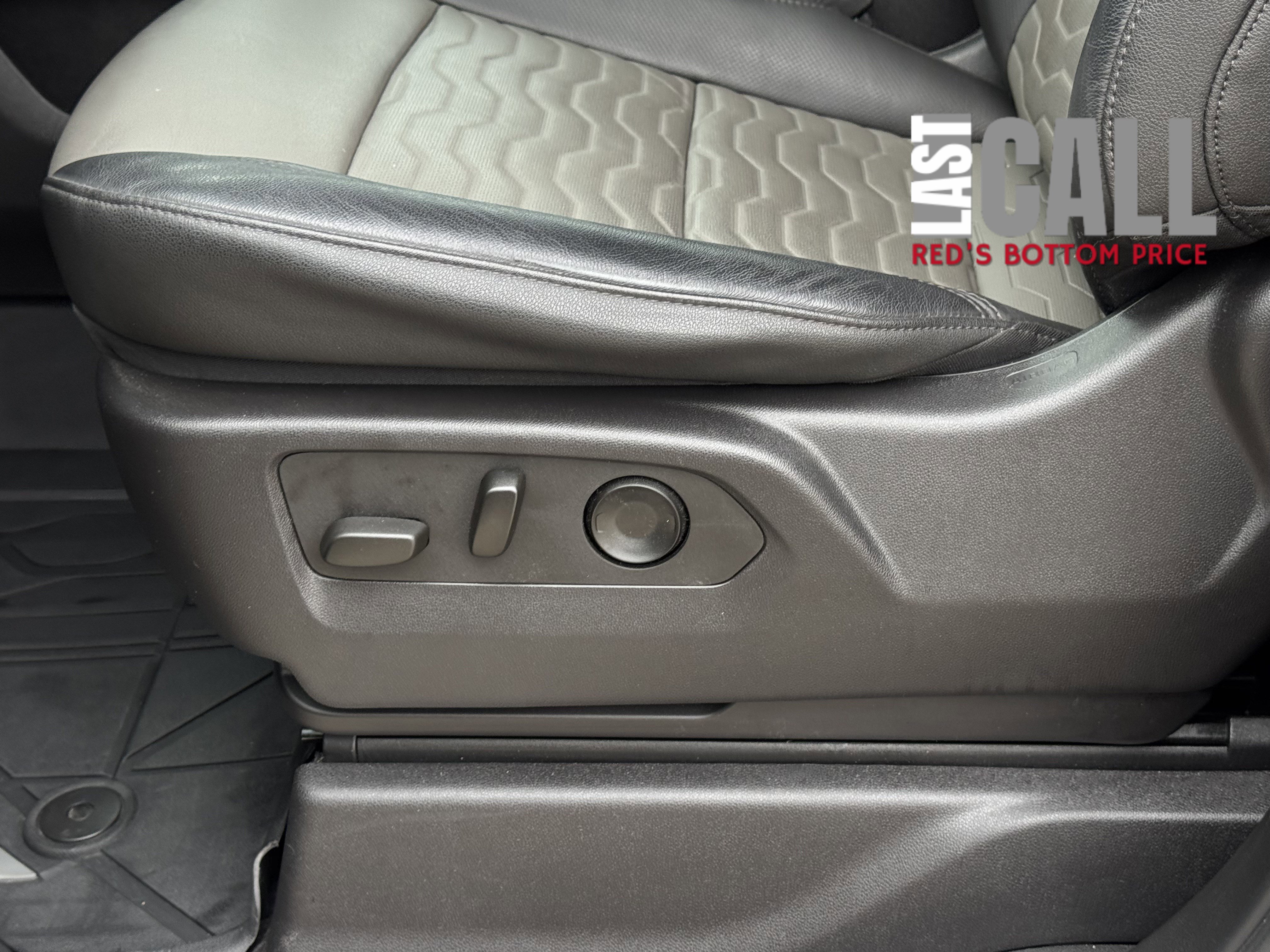 Used 2024 Chevrolet Silverado 1500 ZR2 w/ Technology Package image 18