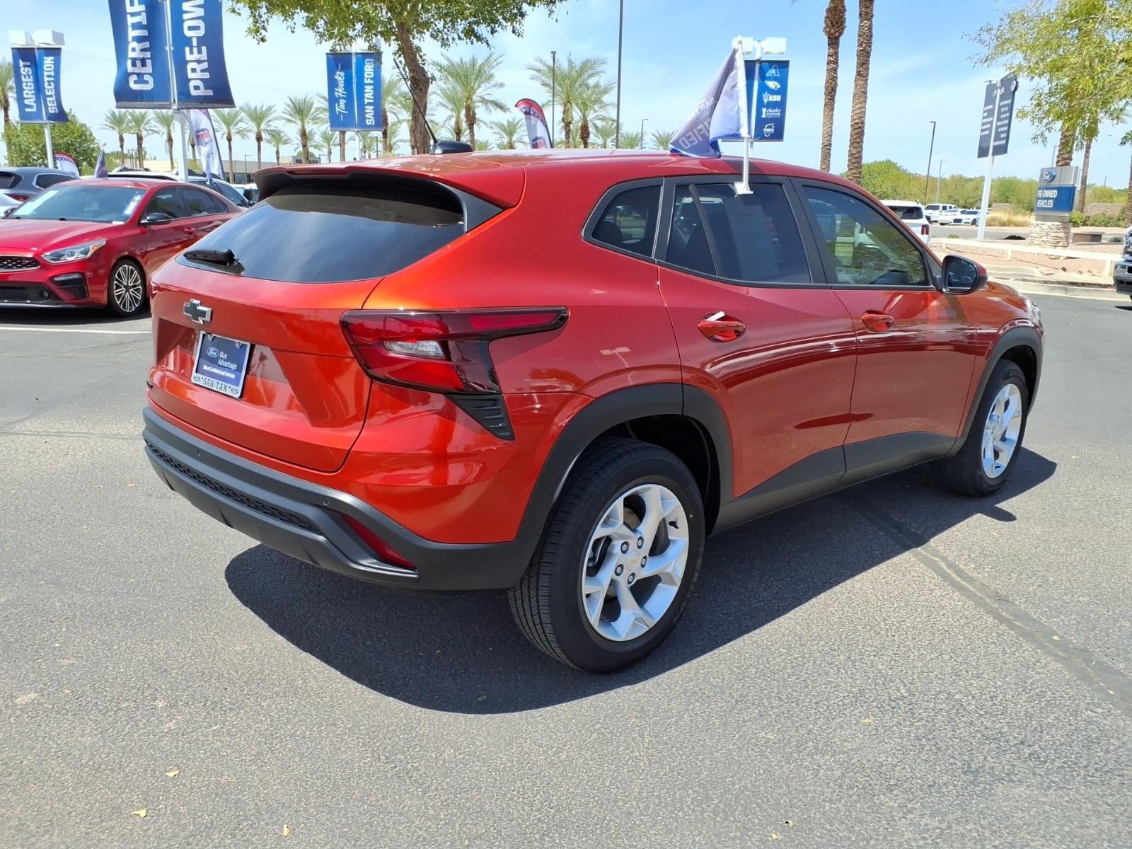 Used 2024 Chevrolet Trax LS w/ LS Convenience Package FWD image 4