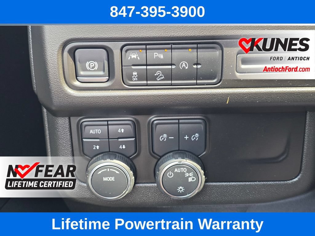 Used 2024 Chevrolet Suburban Premier AWD/4WD image 30