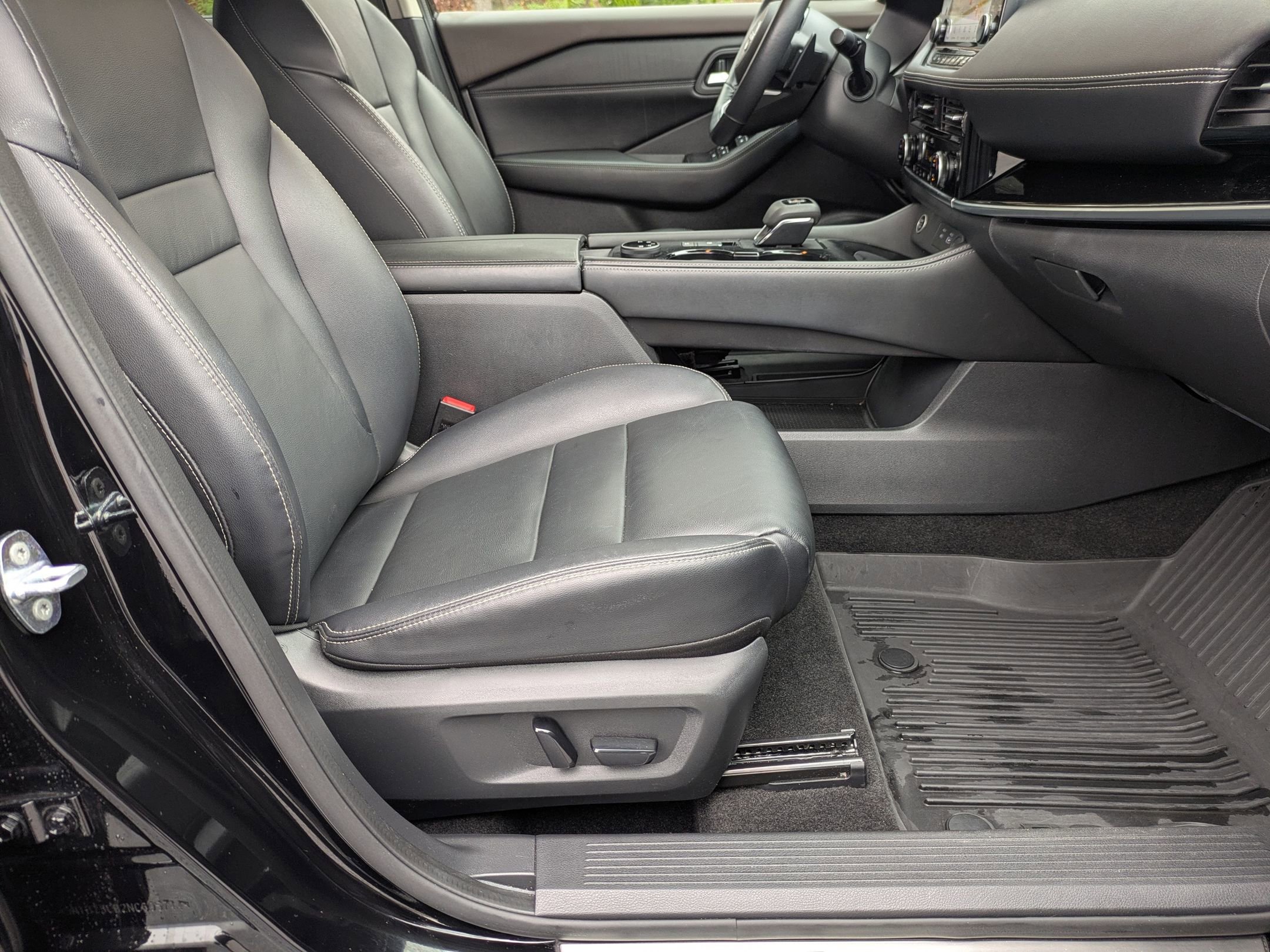 Used 2022 Nissan Rogue SL w/ SL Premium Package image 39