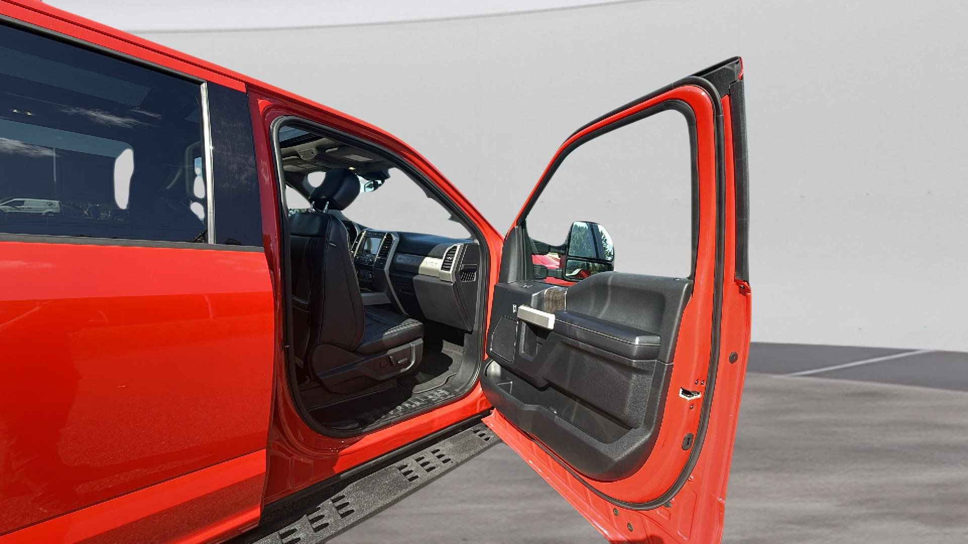 Certified 2020 Ford F250 Lariat w/ Tremor Off-Road Package image 28