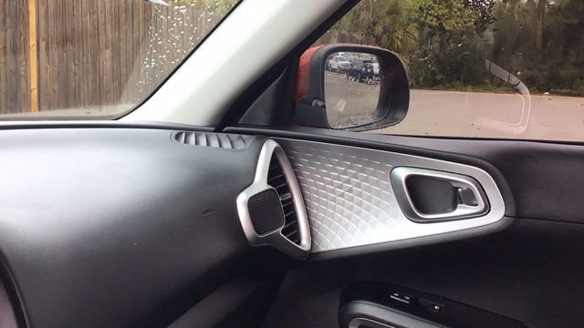 Used 2022 Kia Soul LX image 23