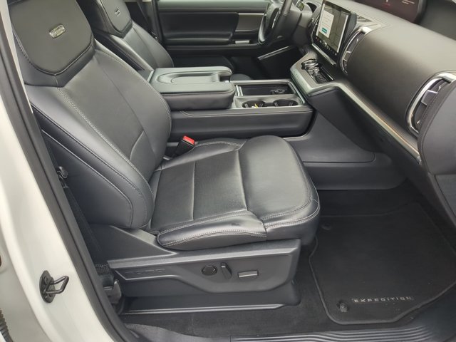 Certified 2025 Ford Expedition Platinum w/ Driver's Package AWD/4WD image 38