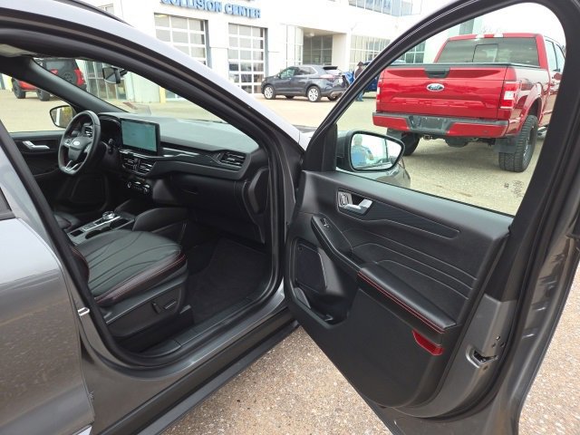 Certified 2025 Ford Escape ST-Line Elite w/ Premium Technology Package image 39