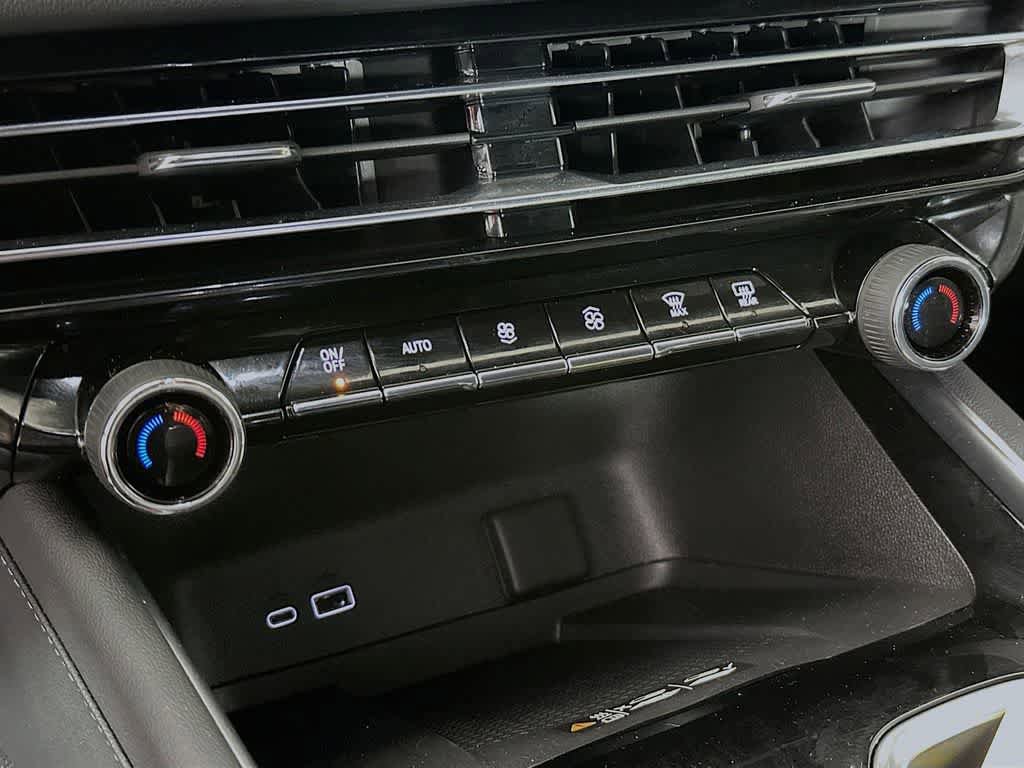 Used 2025 Chevrolet Traverse LT w/ Driver Confidence Package FWD image 18