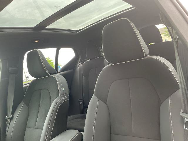 Used 2025 Volvo XC40 B5 Plus AWD/4WD image 5