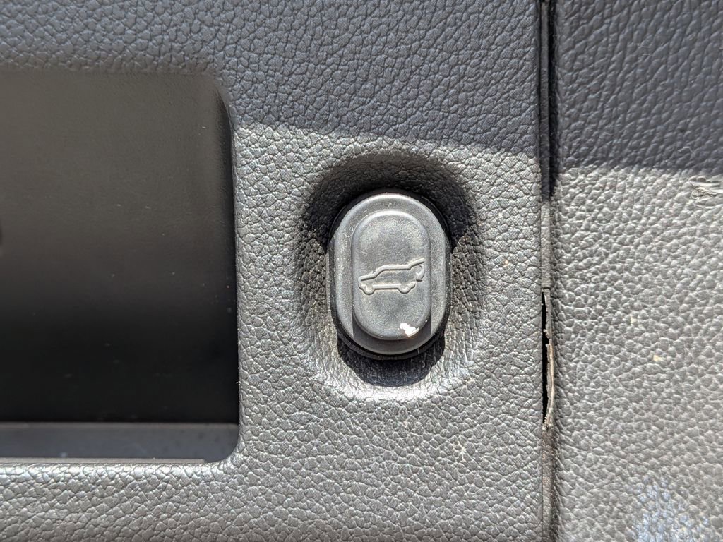 Used 2020 GMC Yukon XL Denali w/ Open Road Package image 14