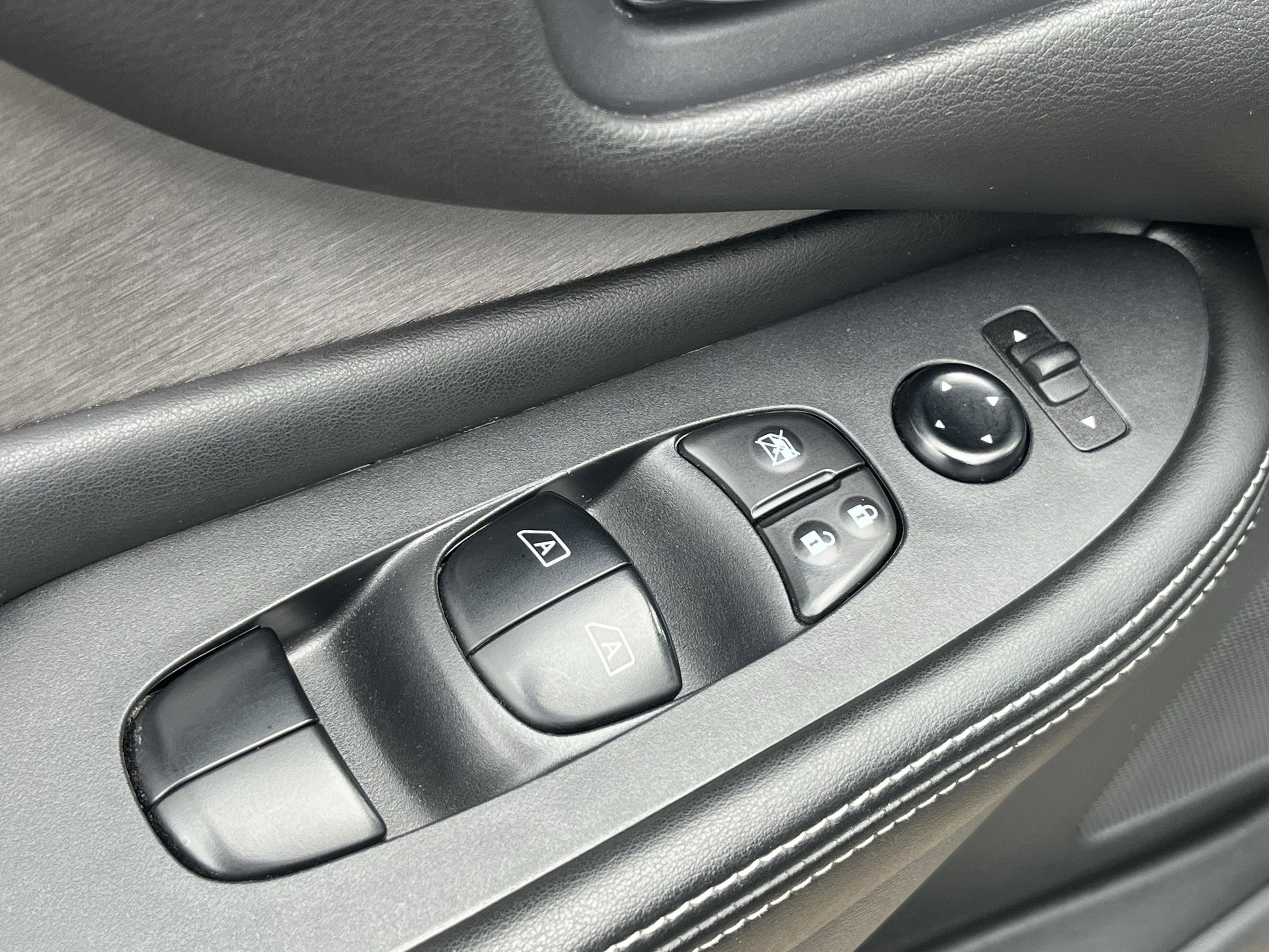 Used 2023 Nissan Murano SV w/ SV Midnight Edition Package image 13