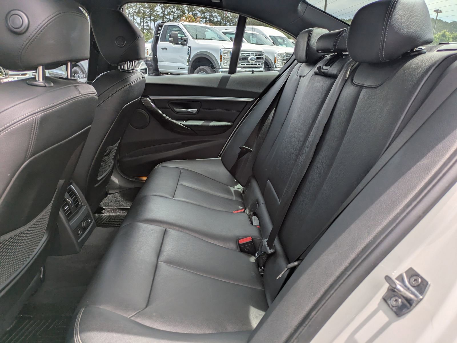 Used 2017 BMW 330i xDrive Sedan AWD/4WD image 7