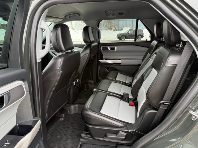 Certified 2022 Ford Explorer XLT w/ Equipment Group 202A image 4