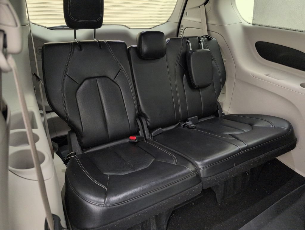 Used 2022 Chrysler Pacifica Touring-L FWD image 17