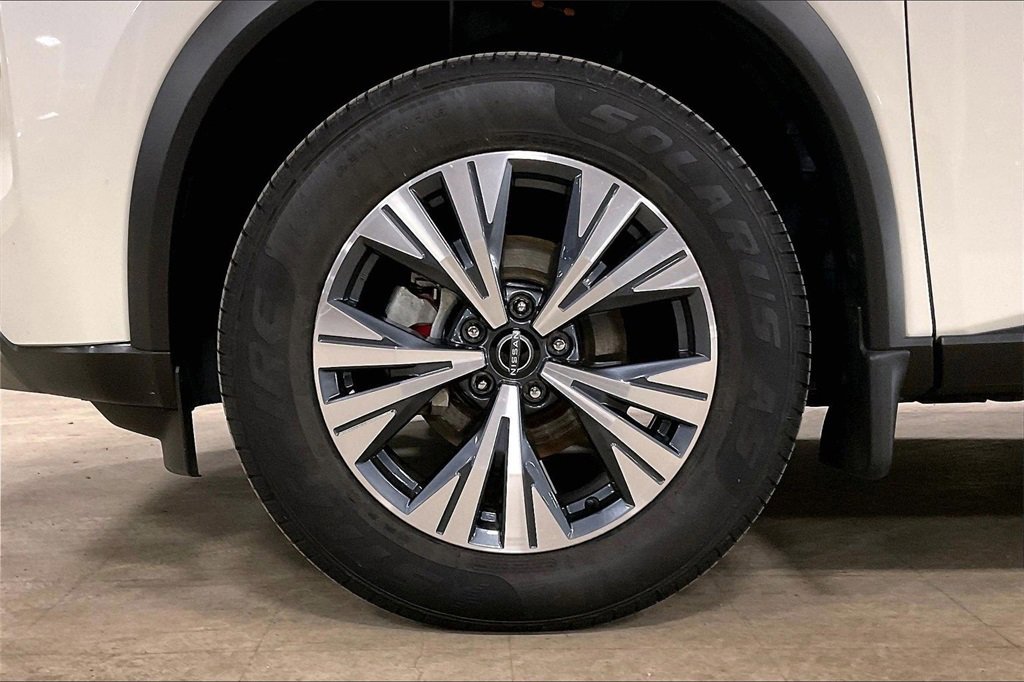 Used 2023 Nissan Rogue SV w/ SV Premium B Package image 11
