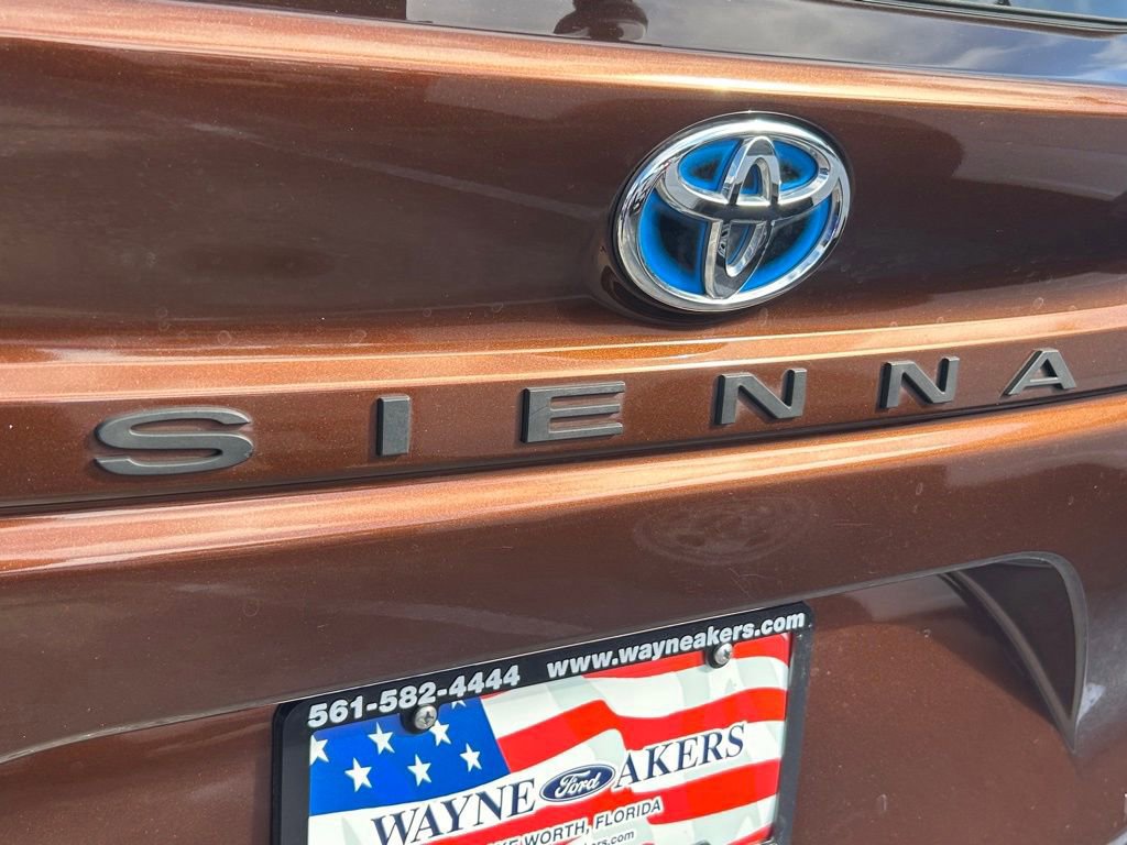 Used 2021 Toyota Sienna XLE image 21
