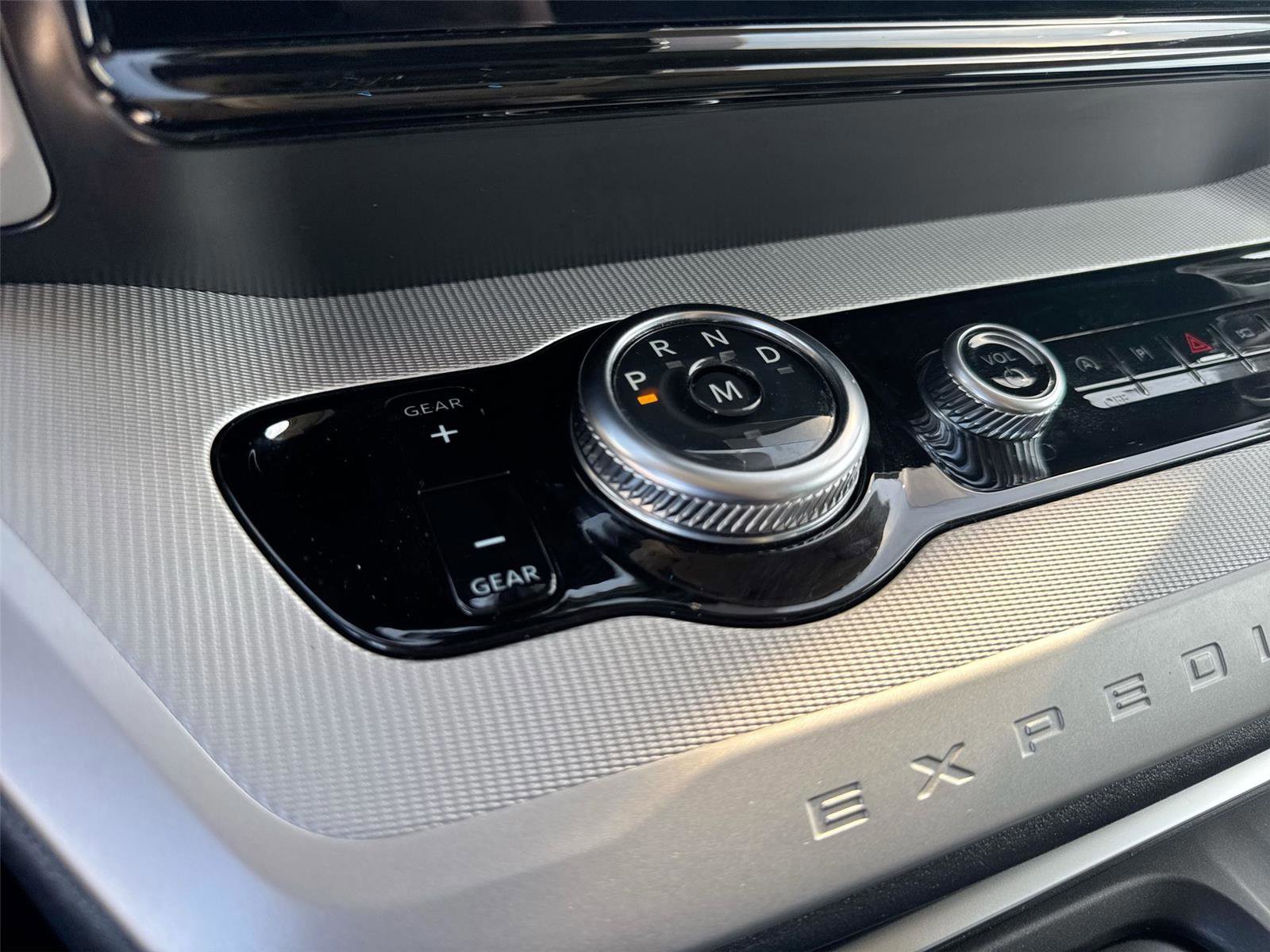 Certified 2025 Ford Expedition Active image 8