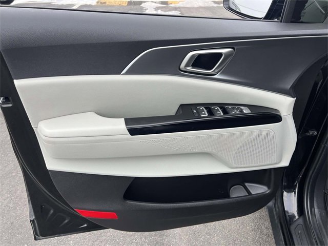 Used 2024 Kia Carnival LX image 11