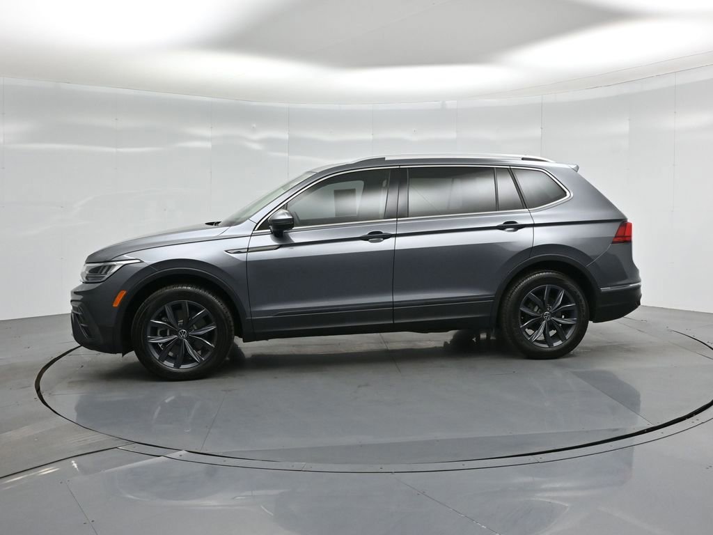 Used 2023 Volkswagen Tiguan SE w/ Panoramic Sunroof Package image 22