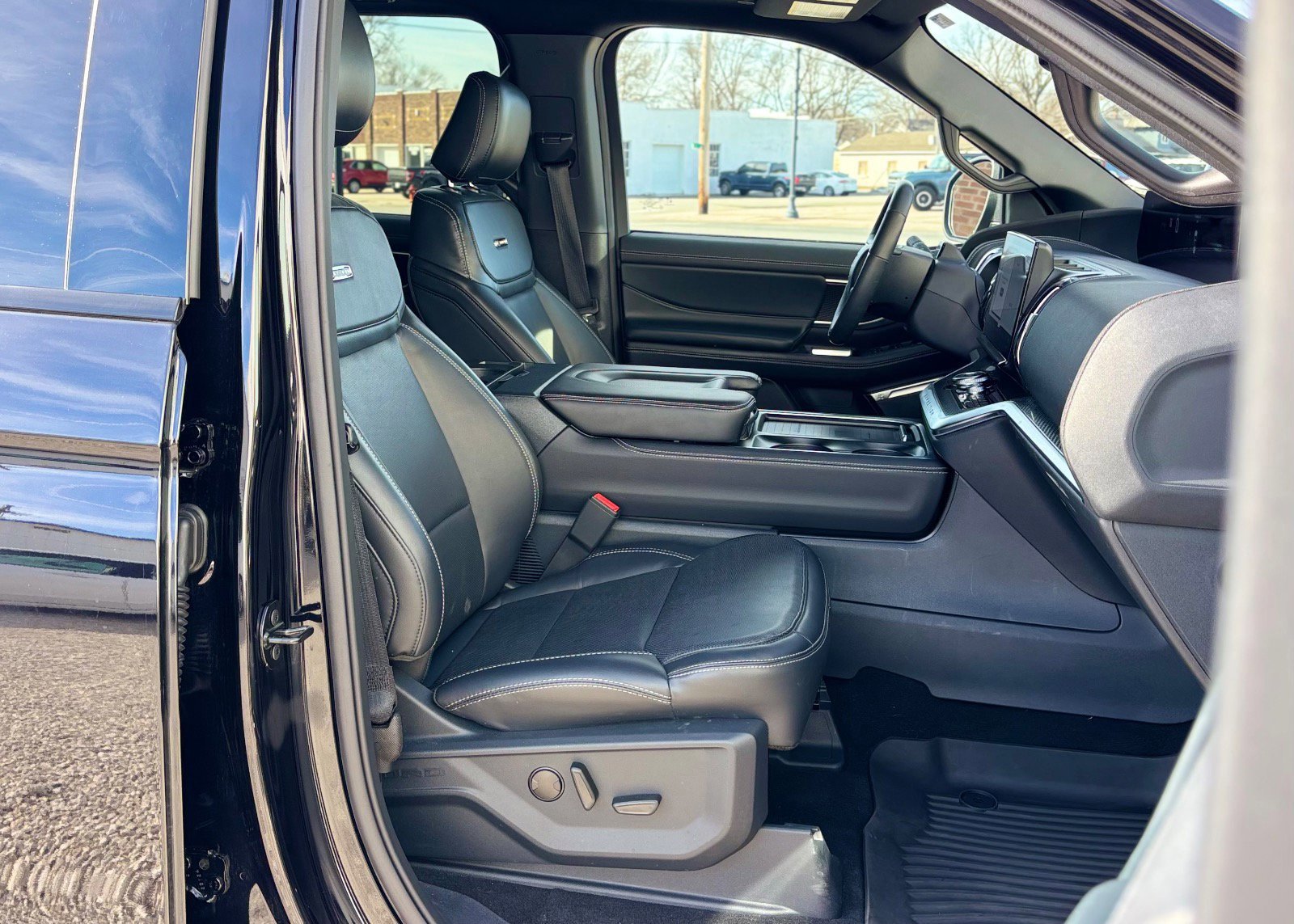 Certified 2025 Ford Expedition Max Platinum w/ Stealth Performance Package image 43