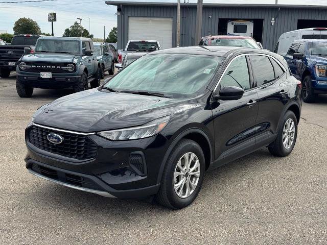 Certified 2023 Ford Escape Active w/ Tech Pack #2 AWD/4WD image 2
