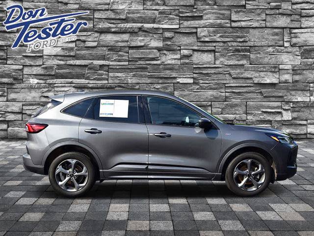 Certified 2023 Ford Escape ST-Line Select w/ Tech Pack #1 AWD/4WD image 2